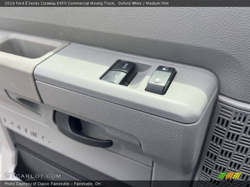 Oxford White / Medium Flint 2019 Ford E Series Cutaway E450 Commercial Moving Truck