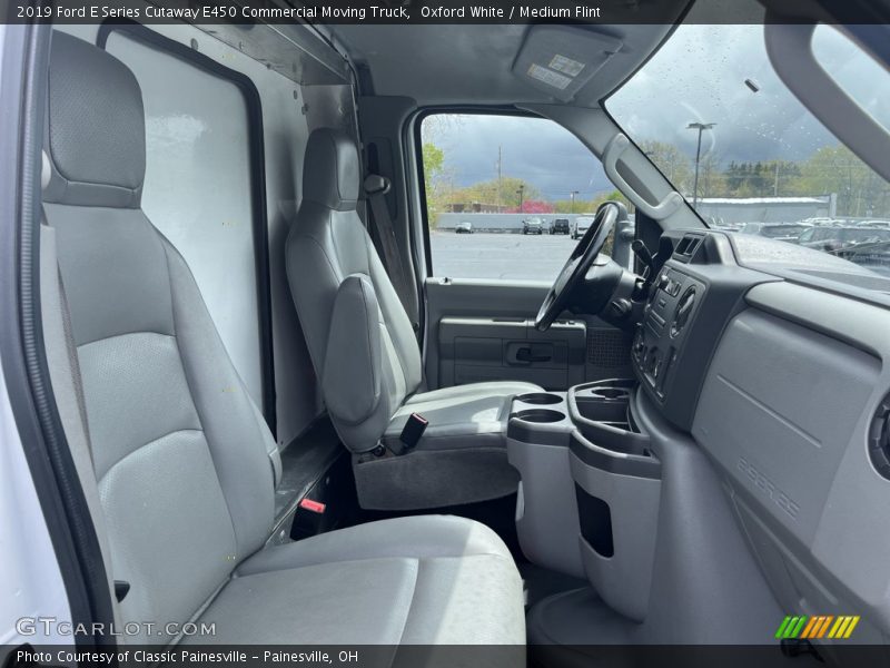 Oxford White / Medium Flint 2019 Ford E Series Cutaway E450 Commercial Moving Truck