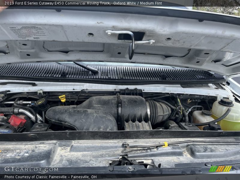 Oxford White / Medium Flint 2019 Ford E Series Cutaway E450 Commercial Moving Truck