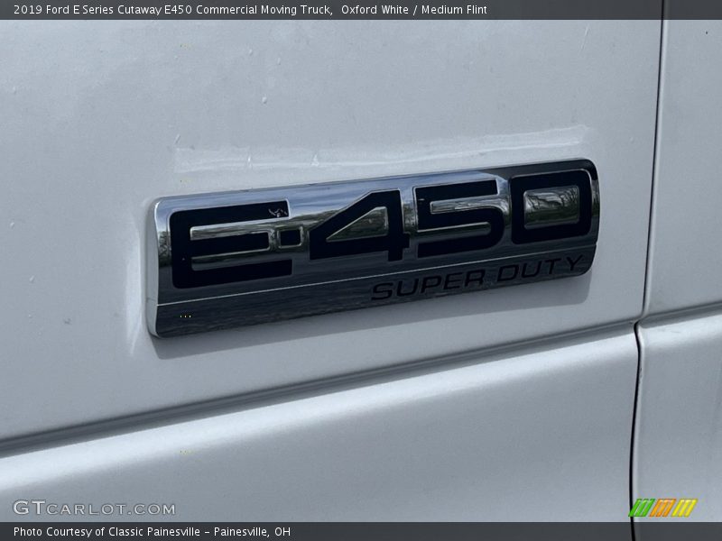 Oxford White / Medium Flint 2019 Ford E Series Cutaway E450 Commercial Moving Truck