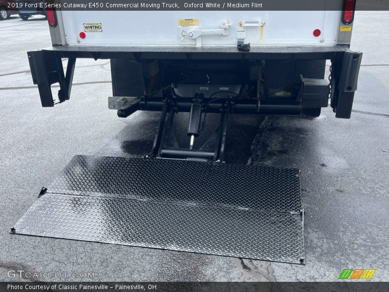 Oxford White / Medium Flint 2019 Ford E Series Cutaway E450 Commercial Moving Truck