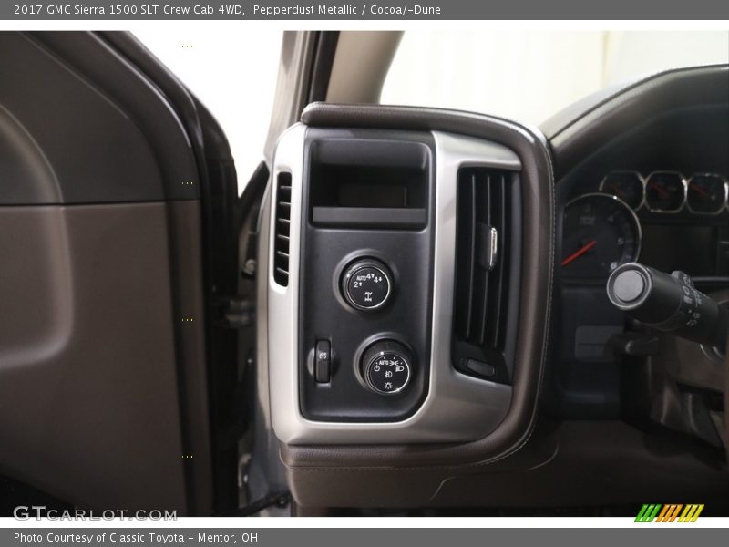 Controls of 2017 Sierra 1500 SLT Crew Cab 4WD