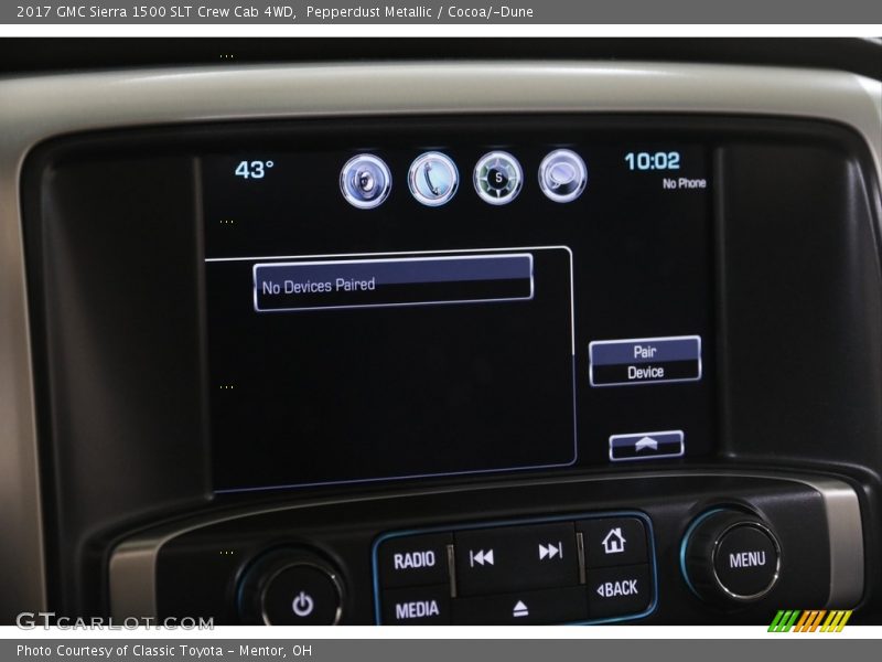 Controls of 2017 Sierra 1500 SLT Crew Cab 4WD