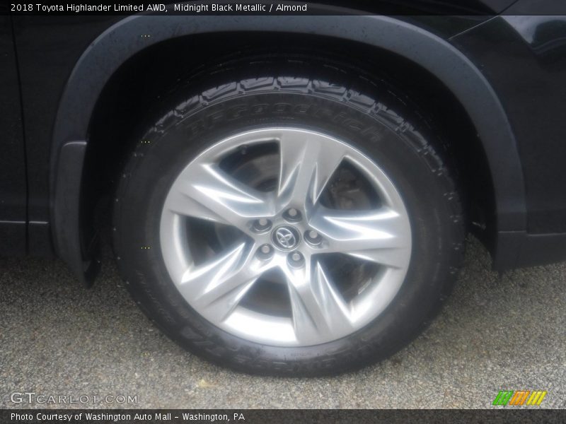 Midnight Black Metallic / Almond 2018 Toyota Highlander Limited AWD