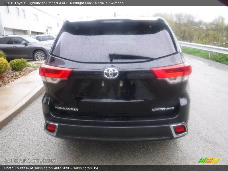 Midnight Black Metallic / Almond 2018 Toyota Highlander Limited AWD