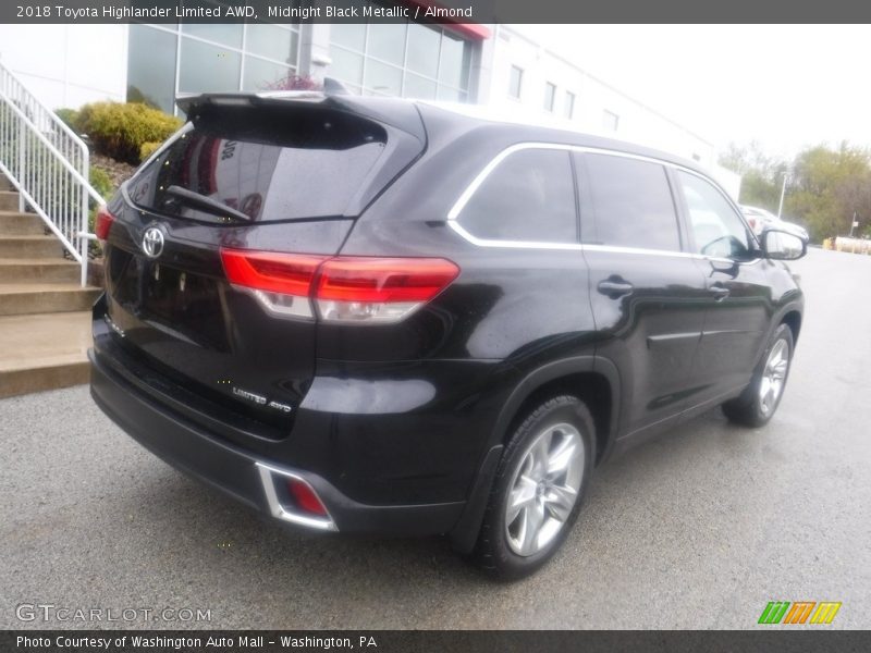 Midnight Black Metallic / Almond 2018 Toyota Highlander Limited AWD