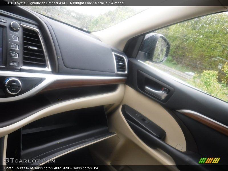 Midnight Black Metallic / Almond 2018 Toyota Highlander Limited AWD