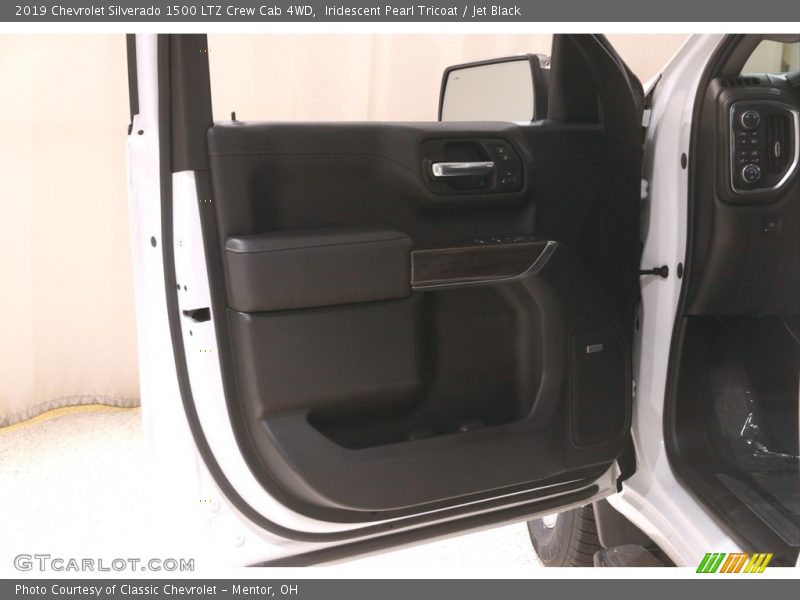Iridescent Pearl Tricoat / Jet Black 2019 Chevrolet Silverado 1500 LTZ Crew Cab 4WD