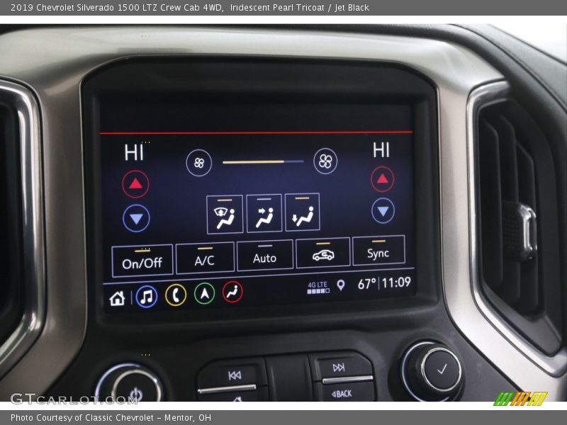 Iridescent Pearl Tricoat / Jet Black 2019 Chevrolet Silverado 1500 LTZ Crew Cab 4WD