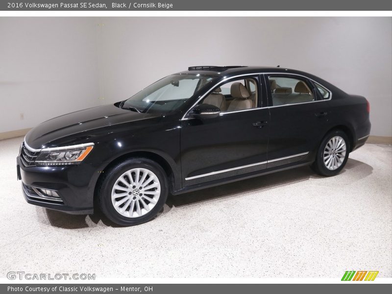 Front 3/4 View of 2016 Passat SE Sedan