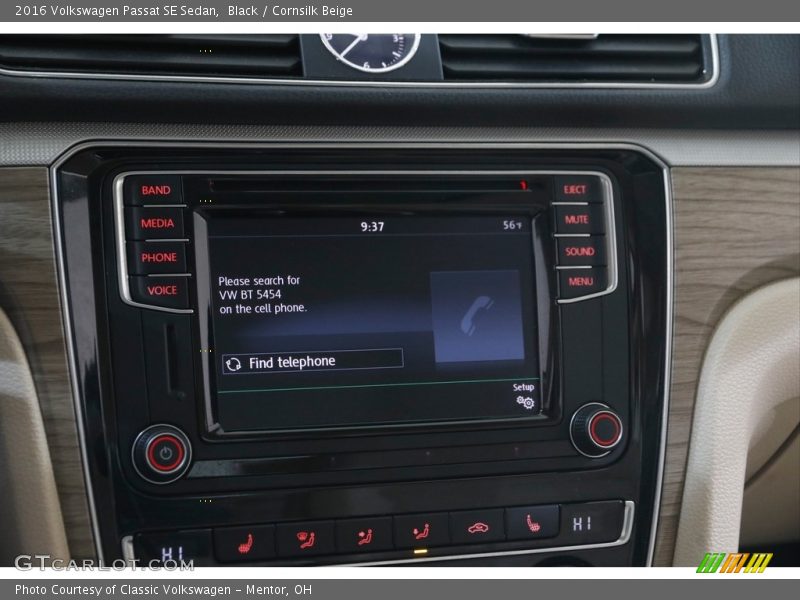 Controls of 2016 Passat SE Sedan
