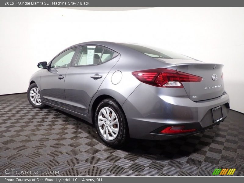 Machine Gray / Black 2019 Hyundai Elantra SE