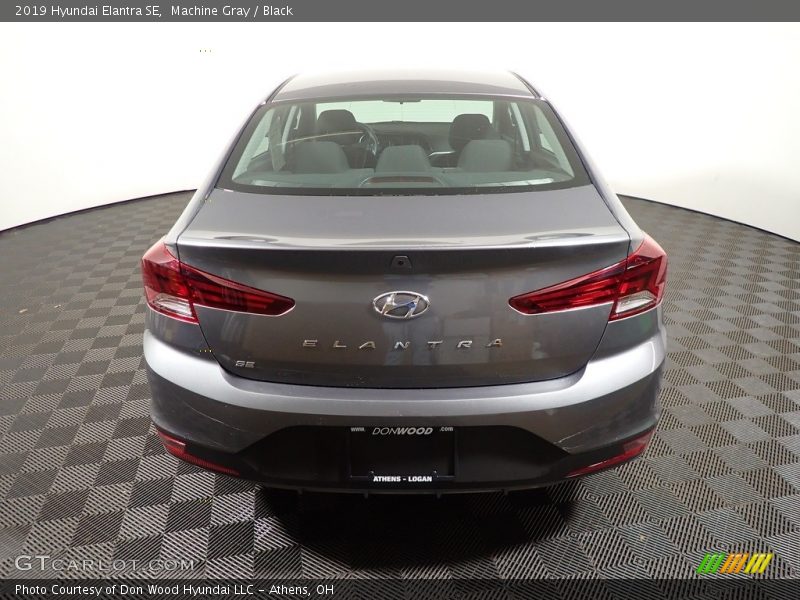 Machine Gray / Black 2019 Hyundai Elantra SE
