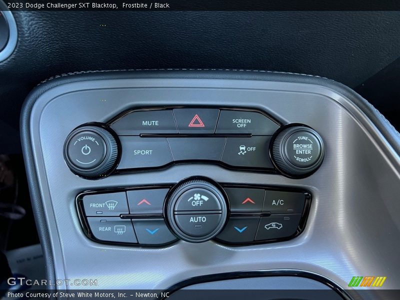 Controls of 2023 Challenger SXT Blacktop