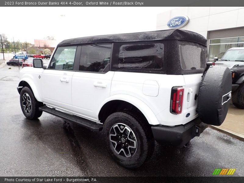 Oxford White / Roast/Black Onyx 2023 Ford Bronco Outer Banks 4X4 4-Door