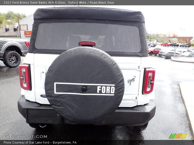 Oxford White / Roast/Black Onyx 2023 Ford Bronco Outer Banks 4X4 4-Door