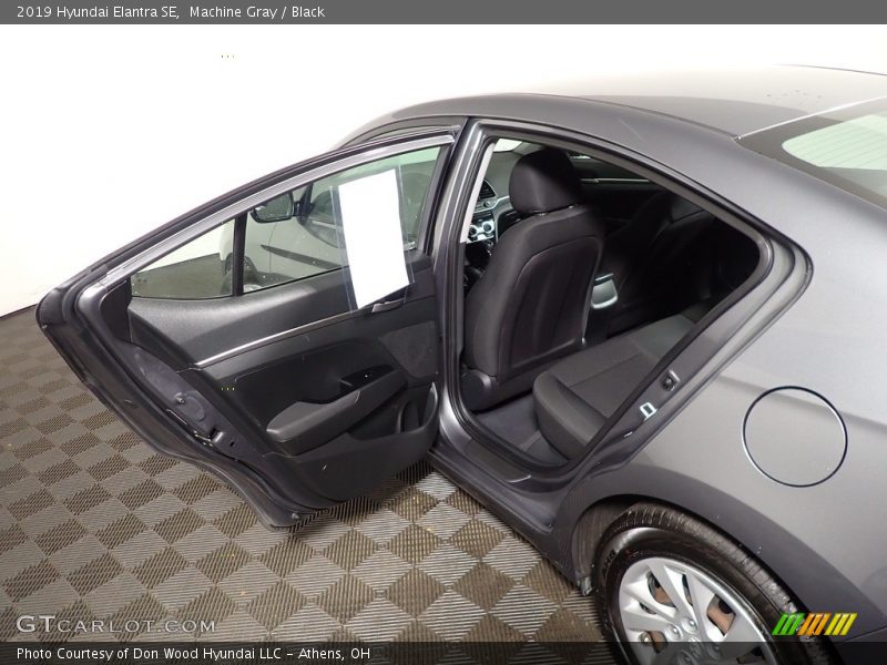 Machine Gray / Black 2019 Hyundai Elantra SE