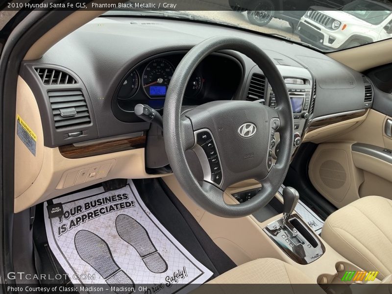 Phantom Black Metallic / Gray 2010 Hyundai Santa Fe GLS