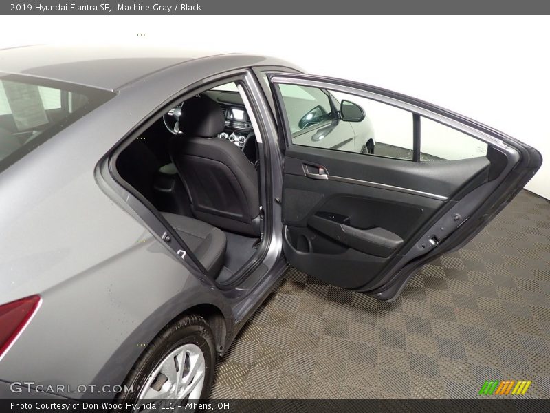 Machine Gray / Black 2019 Hyundai Elantra SE