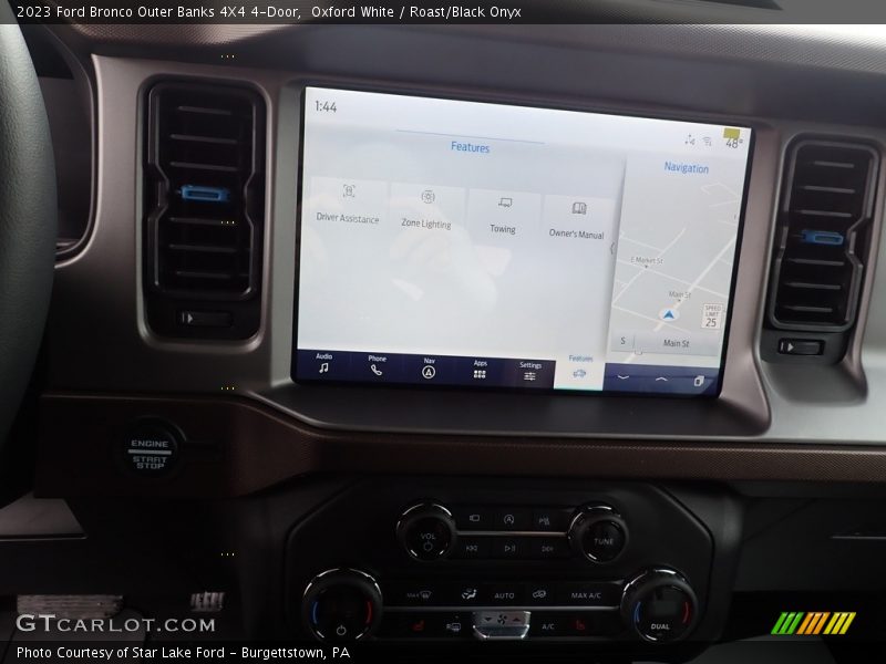 Oxford White / Roast/Black Onyx 2023 Ford Bronco Outer Banks 4X4 4-Door