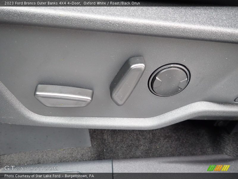 Oxford White / Roast/Black Onyx 2023 Ford Bronco Outer Banks 4X4 4-Door