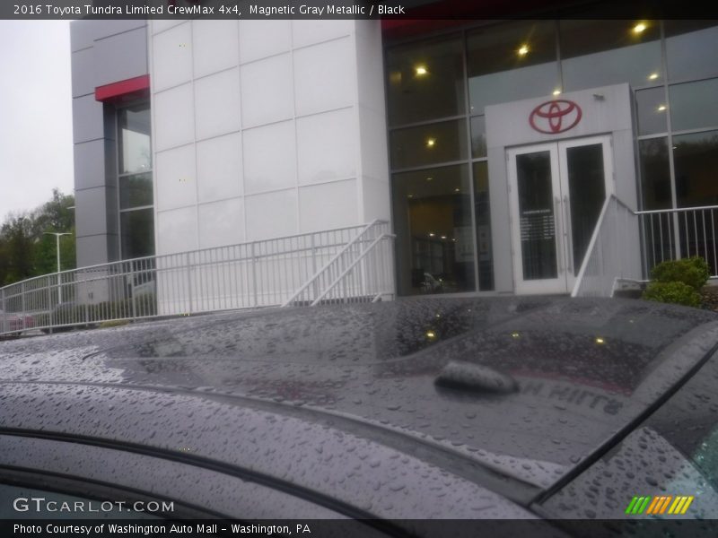 Magnetic Gray Metallic / Black 2016 Toyota Tundra Limited CrewMax 4x4