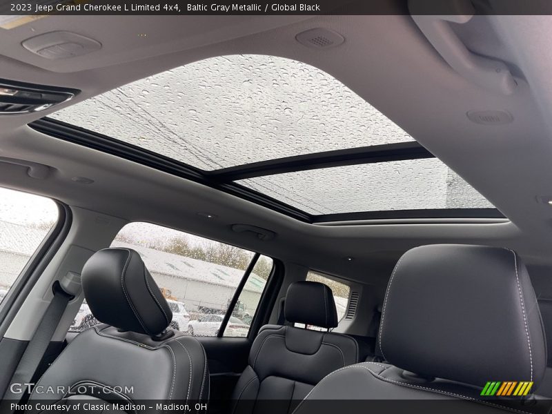 Sunroof of 2023 Grand Cherokee L Limited 4x4