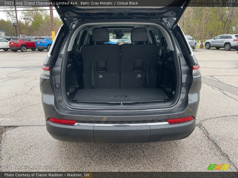  2023 Grand Cherokee L Limited 4x4 Trunk