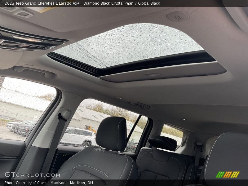 Diamond Black Crystal Pearl / Global Black 2023 Jeep Grand Cherokee L Laredo 4x4