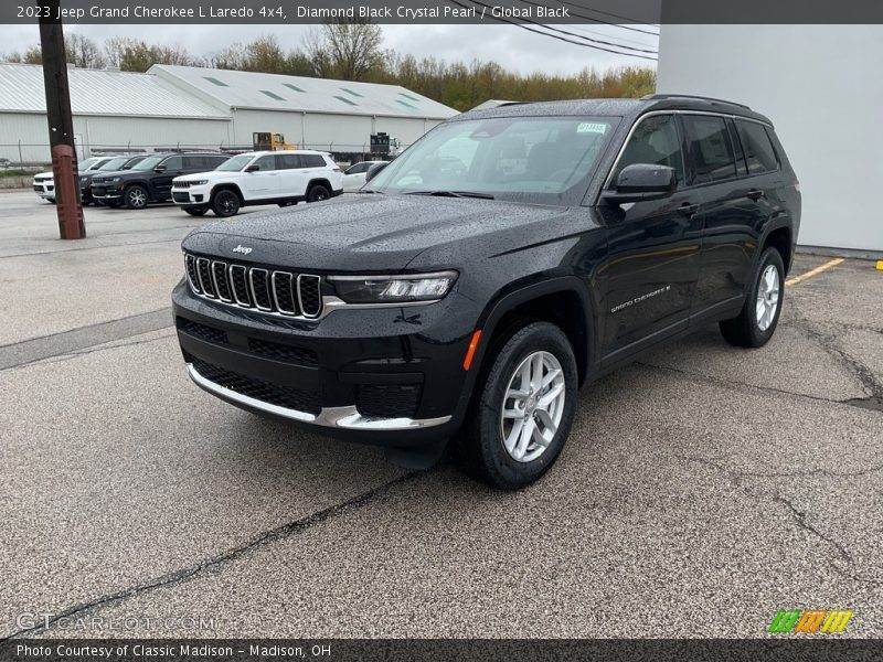 Diamond Black Crystal Pearl / Global Black 2023 Jeep Grand Cherokee L Laredo 4x4