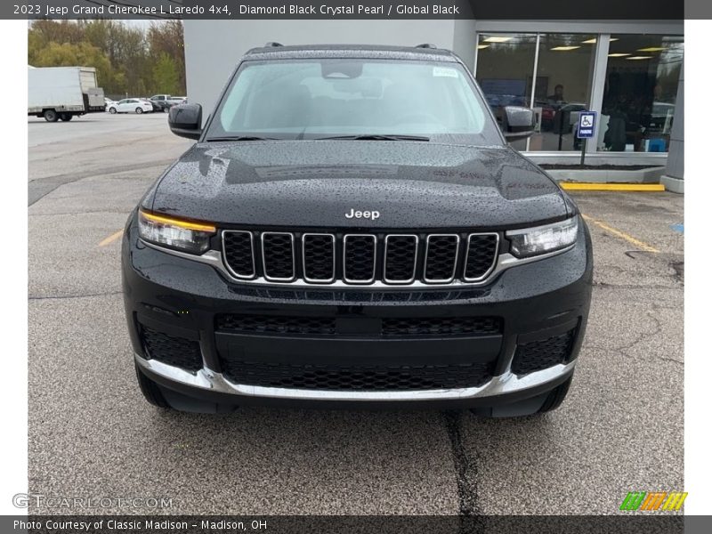 Diamond Black Crystal Pearl / Global Black 2023 Jeep Grand Cherokee L Laredo 4x4