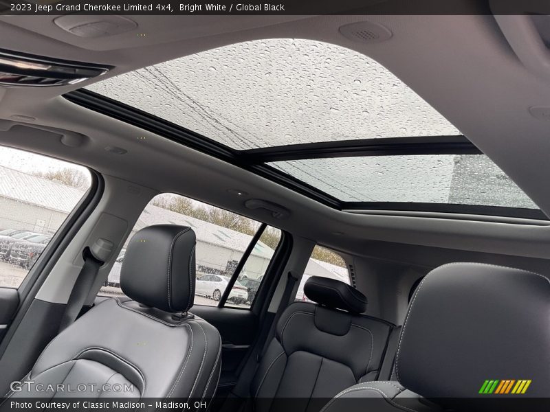 Bright White / Global Black 2023 Jeep Grand Cherokee Limited 4x4