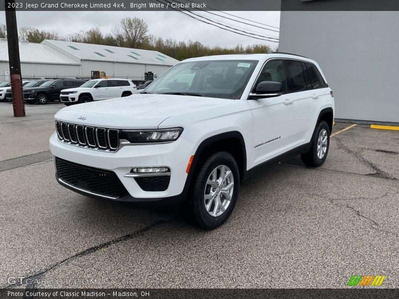 Bright White / Global Black 2023 Jeep Grand Cherokee Limited 4x4