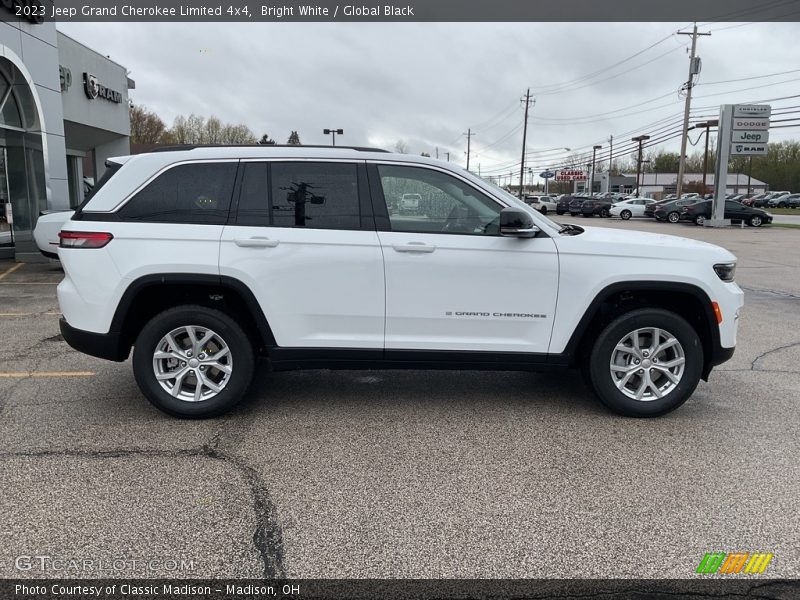 Bright White / Global Black 2023 Jeep Grand Cherokee Limited 4x4