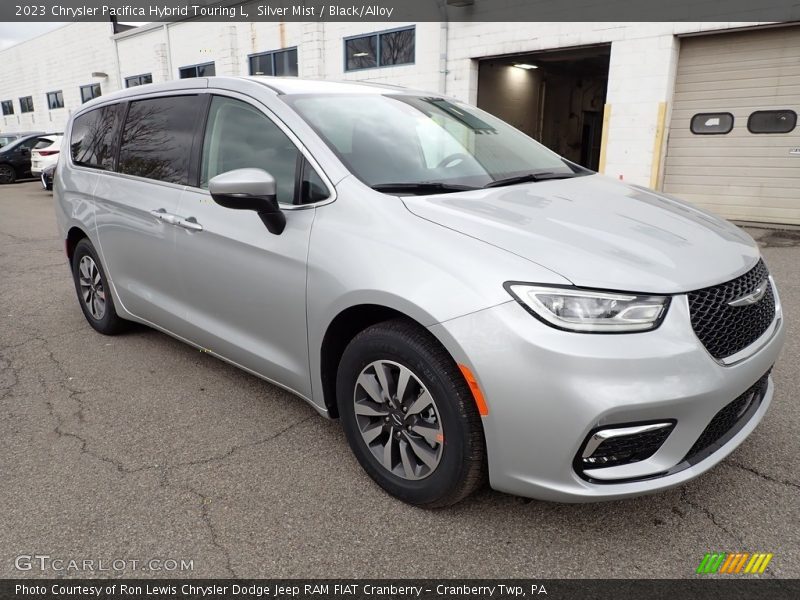 Front 3/4 View of 2023 Pacifica Hybrid Touring L