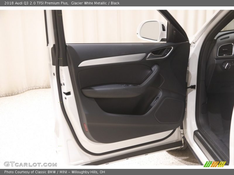 Glacier White Metallic / Black 2018 Audi Q3 2.0 TFSI Premium Plus