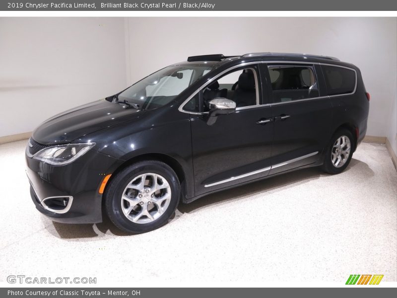 Brilliant Black Crystal Pearl / Black/Alloy 2019 Chrysler Pacifica Limited