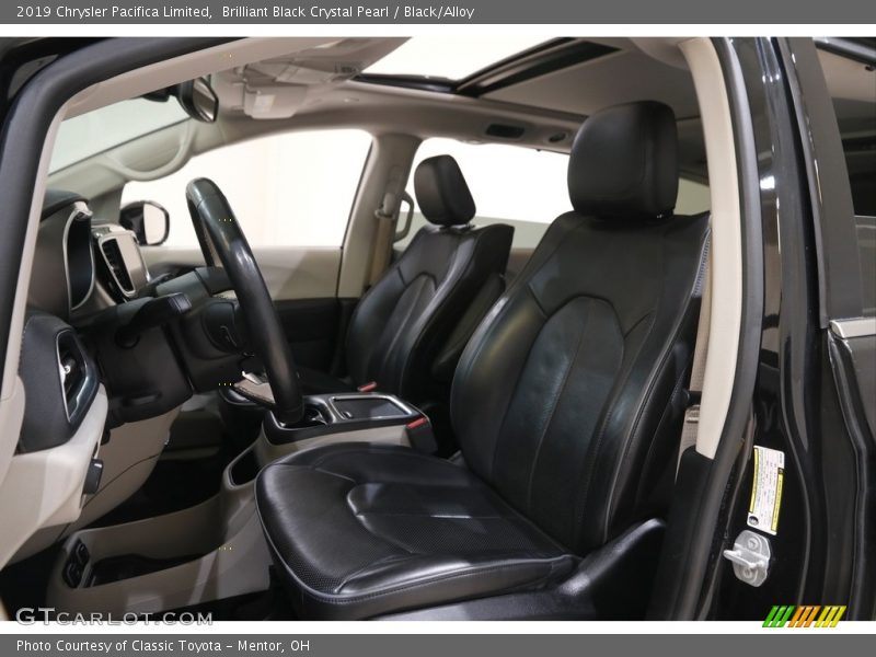 Brilliant Black Crystal Pearl / Black/Alloy 2019 Chrysler Pacifica Limited