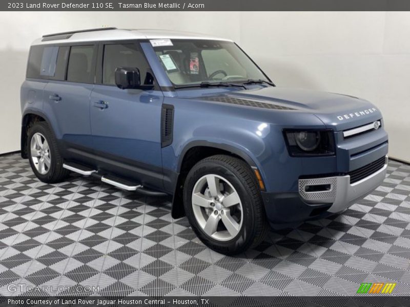 Front 3/4 View of 2023 Defender 110 SE
