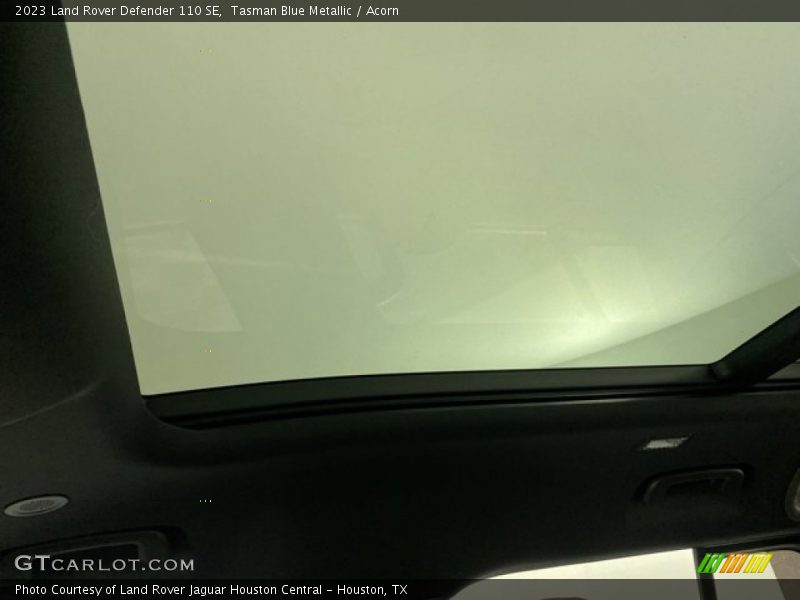 Sunroof of 2023 Defender 110 SE