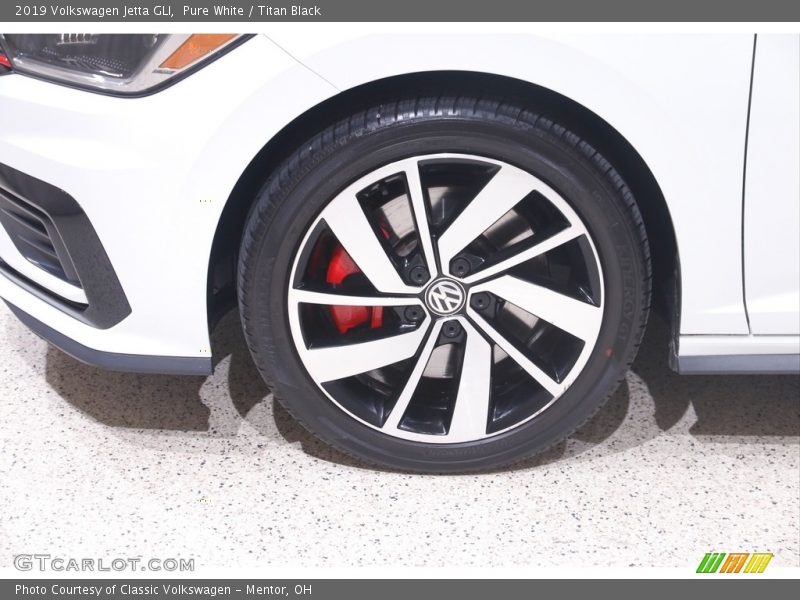 Pure White / Titan Black 2019 Volkswagen Jetta GLI