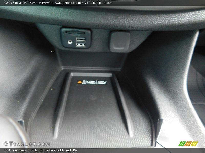 Mosaic Black Metallic / Jet Black 2023 Chevrolet Traverse Premier AWD