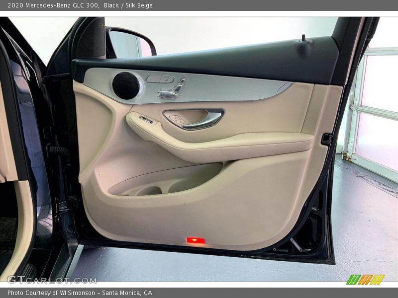 Black / Silk Beige 2020 Mercedes-Benz GLC 300