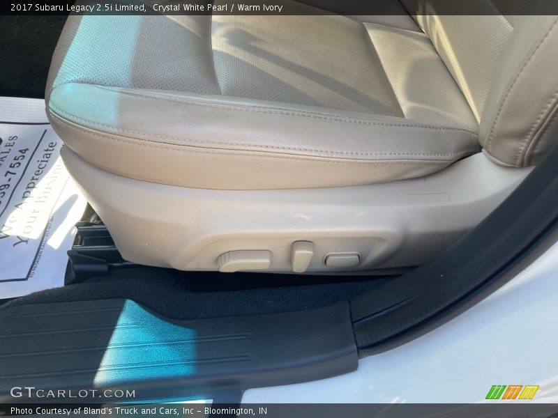 Crystal White Pearl / Warm Ivory 2017 Subaru Legacy 2.5i Limited