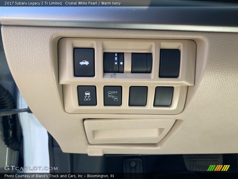 Crystal White Pearl / Warm Ivory 2017 Subaru Legacy 2.5i Limited