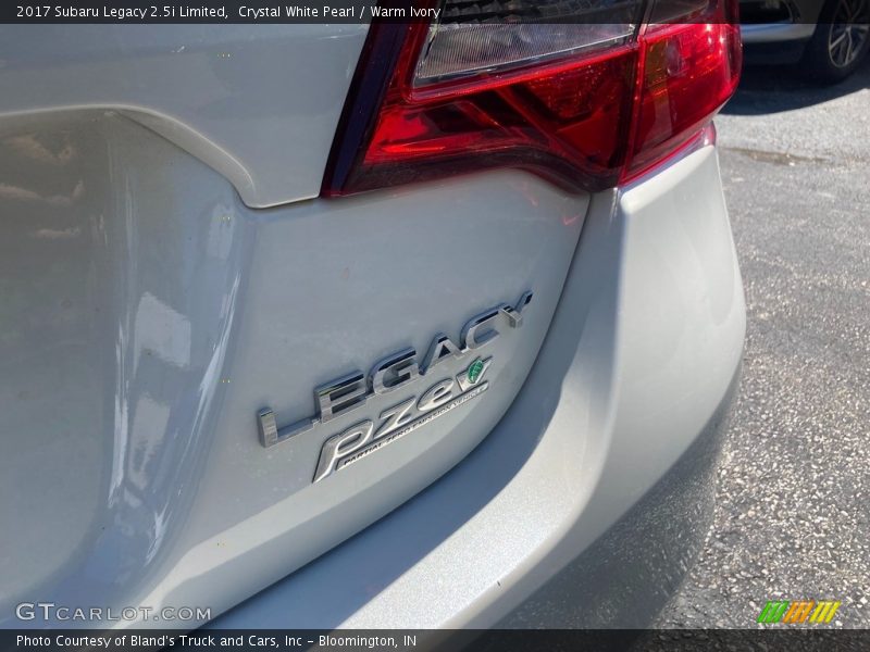 Crystal White Pearl / Warm Ivory 2017 Subaru Legacy 2.5i Limited