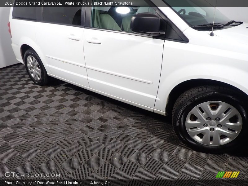 White Knuckle / Black/Light Graystone 2017 Dodge Grand Caravan SE