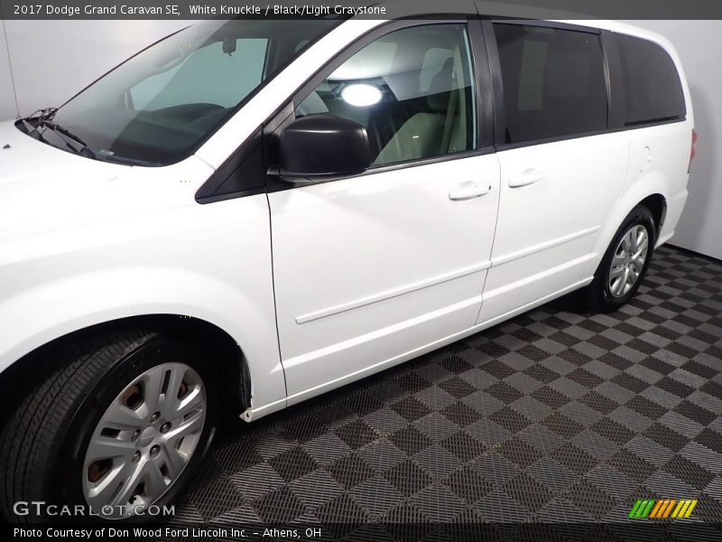 White Knuckle / Black/Light Graystone 2017 Dodge Grand Caravan SE