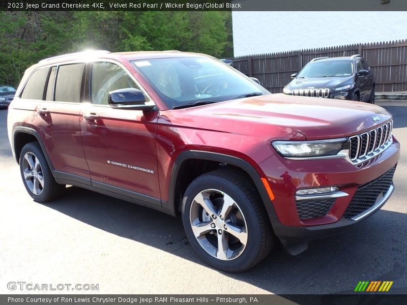 Velvet Red Pearl / Wicker Beige/Global Black 2023 Jeep Grand Cherokee 4XE