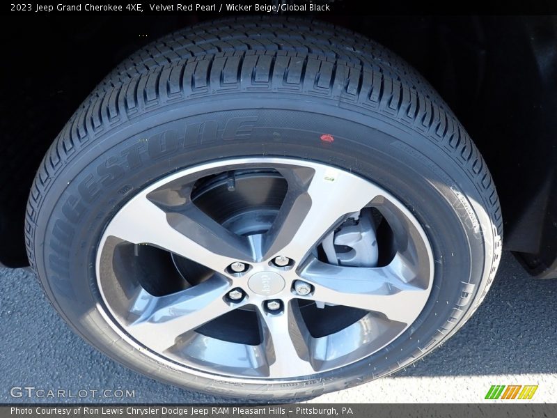 Velvet Red Pearl / Wicker Beige/Global Black 2023 Jeep Grand Cherokee 4XE